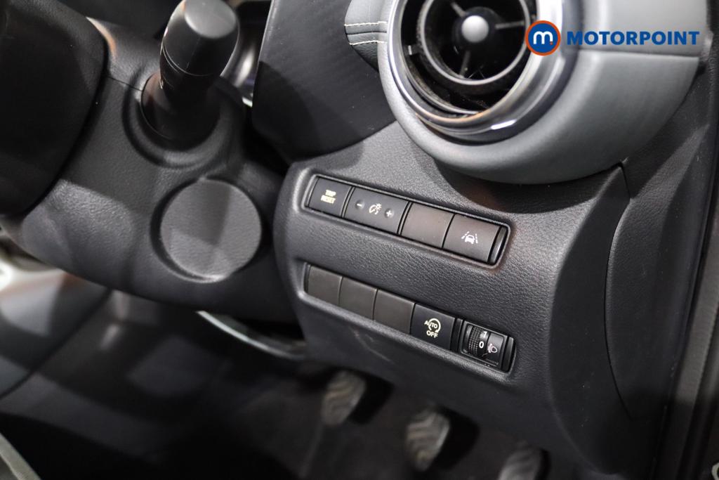 Nissan Juke N-Connecta Manual Petrol SUV - Stock Number (1441388) - 20th supplementary image