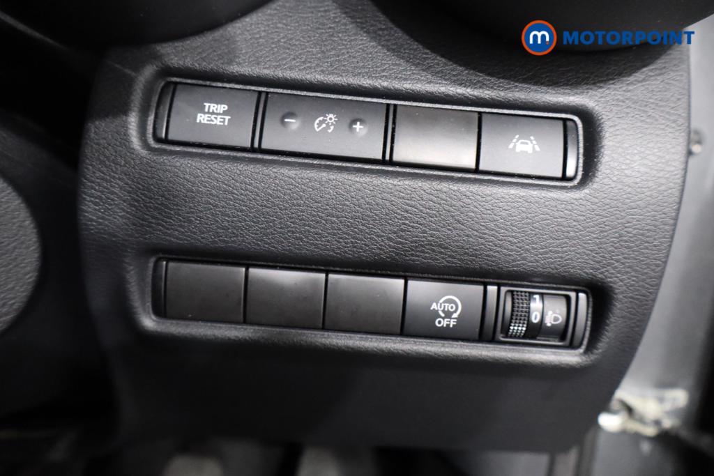 Nissan Juke N-Connecta Manual Petrol SUV - Stock Number (1441393) - 16th supplementary image