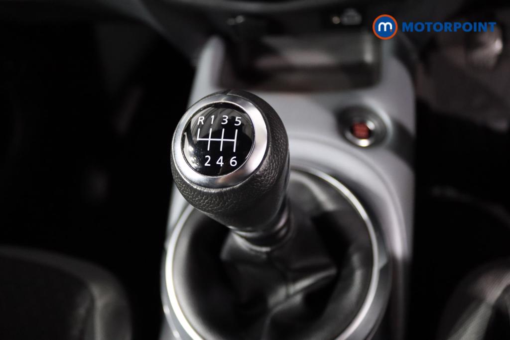 Nissan Juke N-Connecta Manual Petrol SUV - Stock Number (1444722) - 19th supplementary image
