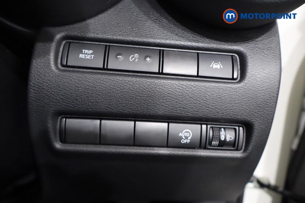 Nissan Juke N-Connecta Manual Petrol SUV - Stock Number (1440704) - 16th supplementary image