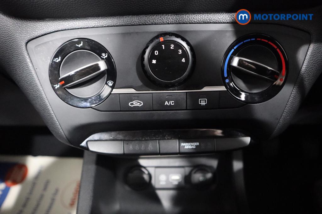 Hyundai I20 S Connect Manual Petrol Hatchback - Stock Number (1438337) - 4th supplementary image