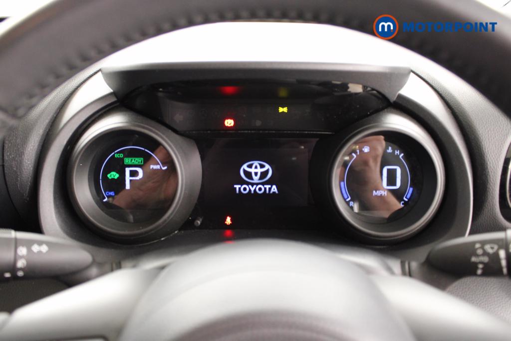 Toyota Yaris Design Automatic Petrol-Electric Hybrid Hatchback - Stock Number (1450182) - 9th supplementary image