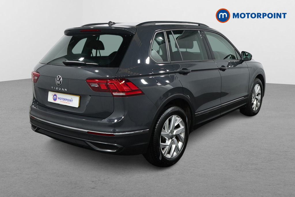 Volkswagen Tiguan Life Automatic Petrol SUV - Stock Number (1448260) - Drivers side rear corner