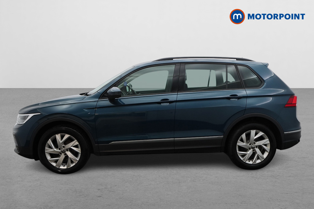 Volkswagen Tiguan Life Automatic Diesel SUV - Stock Number (1461090) - Passenger side