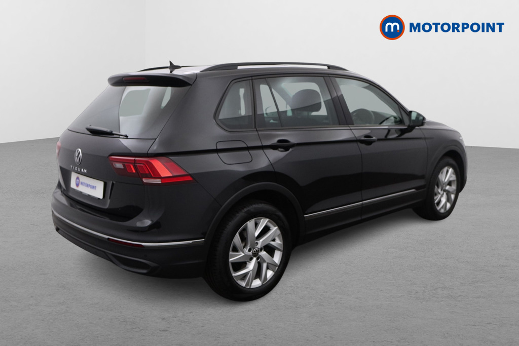 Volkswagen Tiguan Life Automatic Petrol SUV - Stock Number (1472778) - Drivers side rear corner