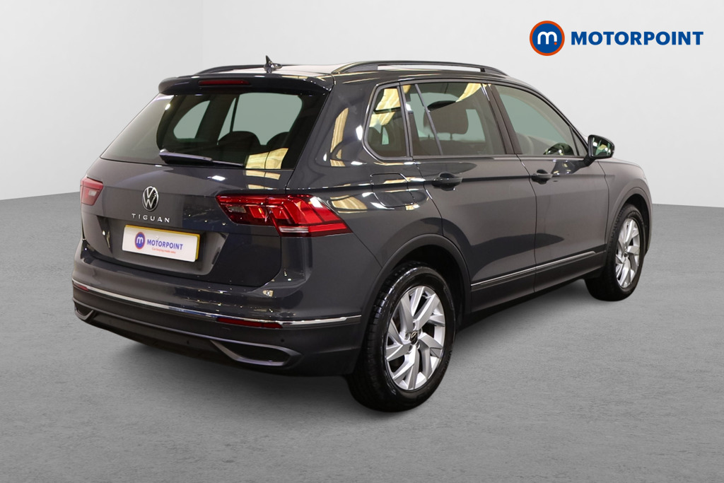 Volkswagen Tiguan Life Automatic Petrol SUV - Stock Number (1475237) - Drivers side rear corner