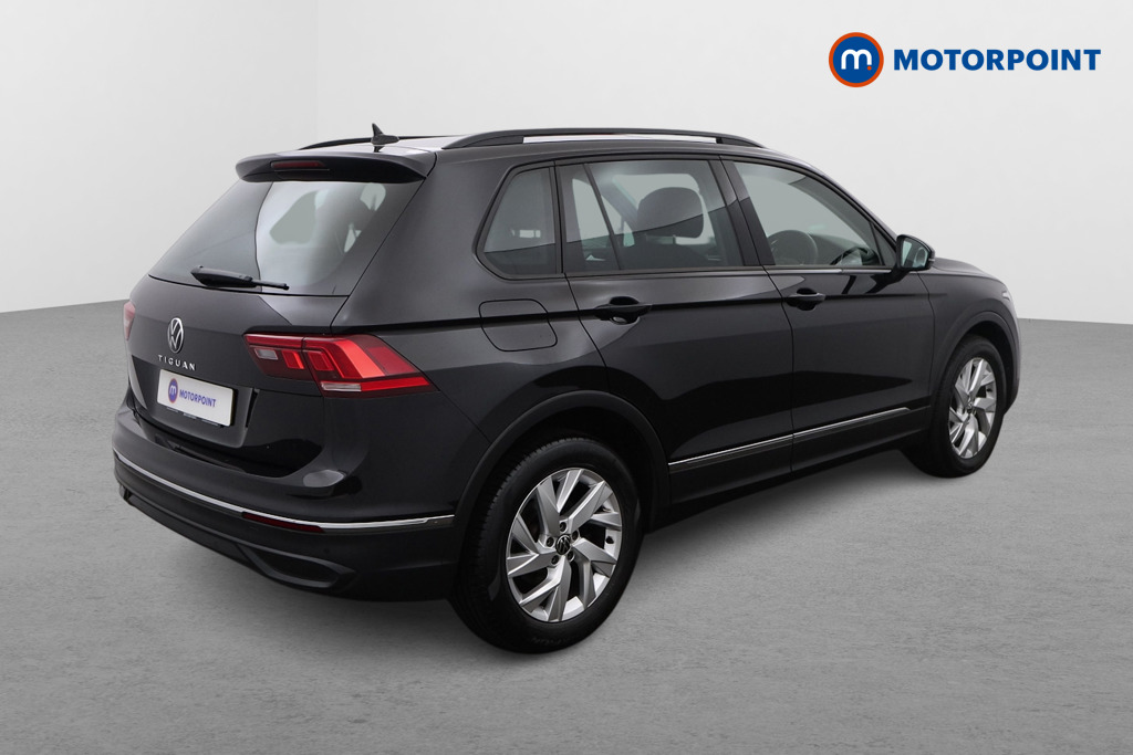 Volkswagen Tiguan Life Automatic Petrol SUV - Stock Number (1472779) - Drivers side rear corner