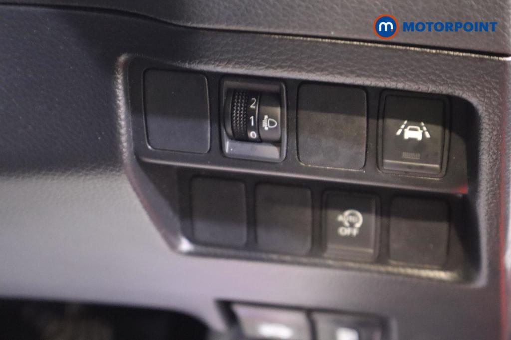 Nissan Qashqai N-Connecta Manual Petrol SUV - Stock Number (1478921) - 16th supplementary image