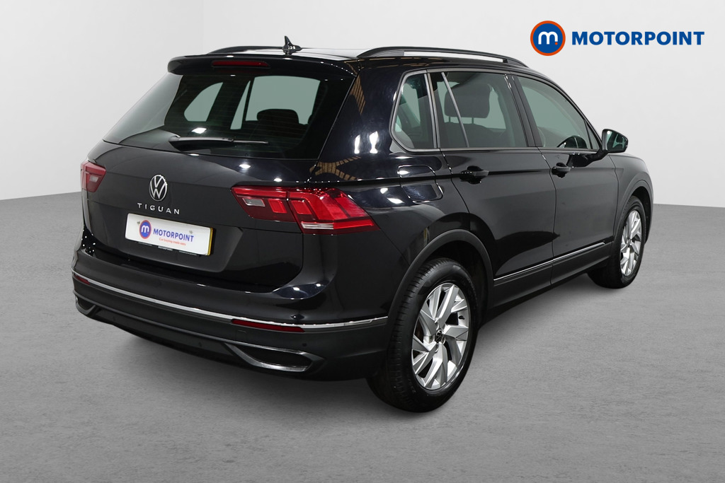 Volkswagen Tiguan Life Automatic Petrol SUV - Stock Number (1472777) - Drivers side rear corner