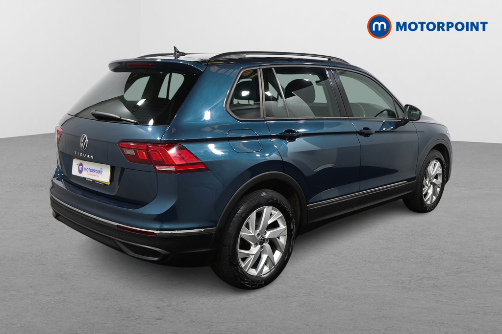 Volkswagen Tiguan Life Automatic Petrol SUV - Stock Number (1479568) - Drivers side rear corner