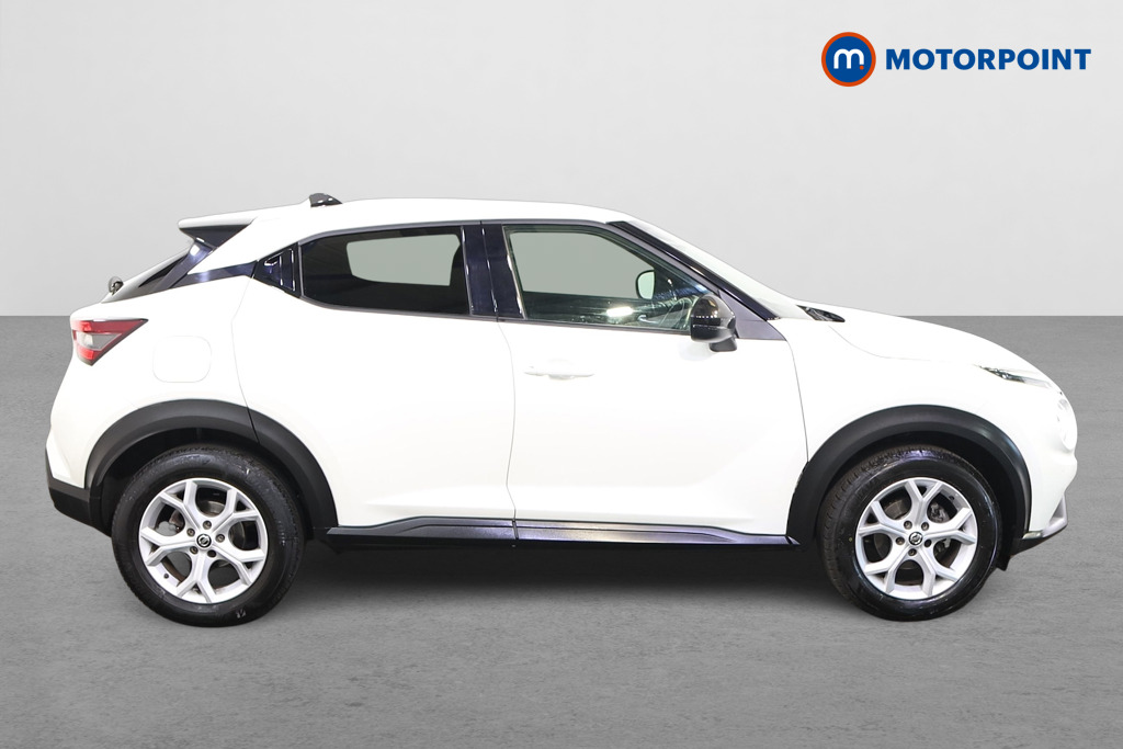 Nissan Juke N-Connecta Manual Petrol SUV - Stock Number (1482026) - Drivers side