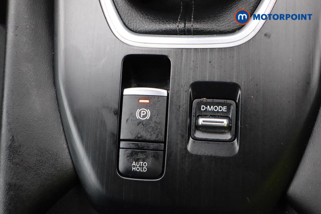 Nissan Qashqai N-Connecta Manual Petrol SUV - Stock Number (1482289) - 9th supplementary image