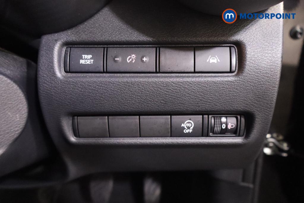 Nissan Juke N-Connecta Manual Petrol SUV - Stock Number (1480323) - 9th supplementary image