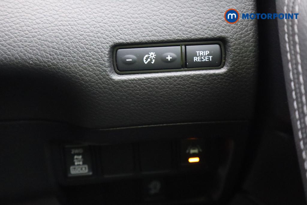 Nissan Qashqai Tekna Manual Diesel SUV - Stock Number (1479293) - 8th supplementary image