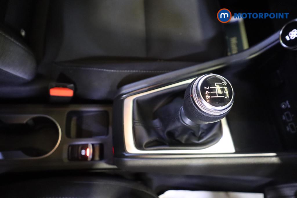 Renault Captur Iconic Manual Petrol SUV - Stock Number (1474107) - 4th supplementary image