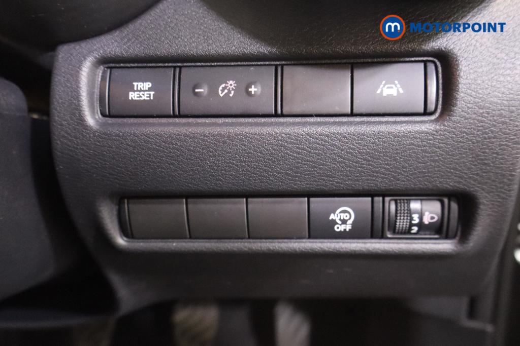 Nissan Juke N-Connecta Manual Petrol SUV - Stock Number (1482876) - 9th supplementary image