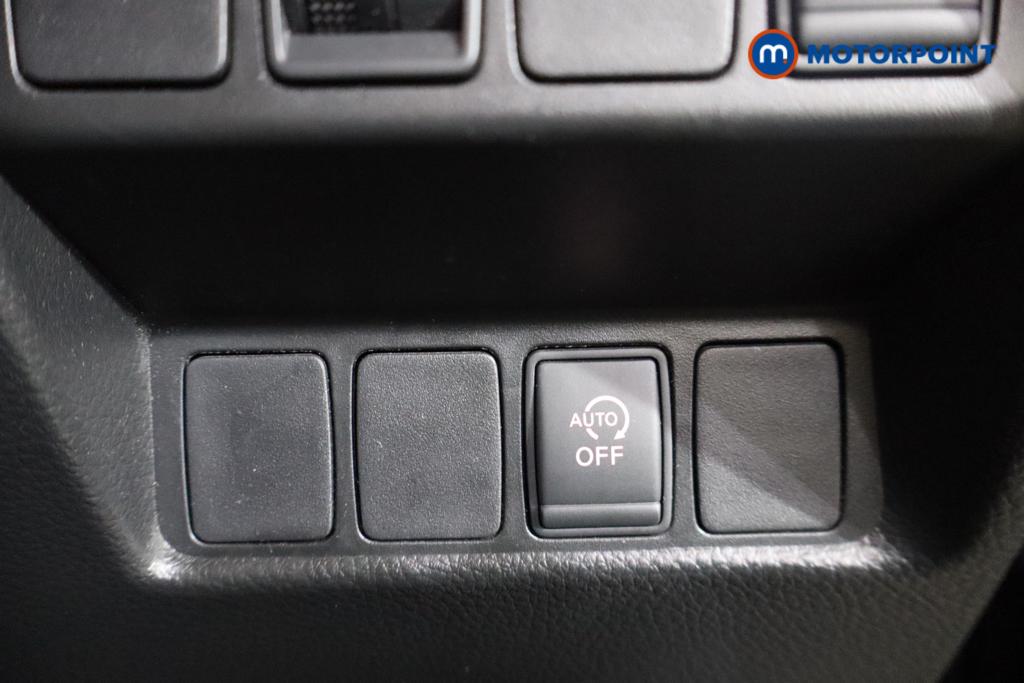 Nissan Qashqai N-Connecta Manual Diesel SUV - Stock Number (1481761) - 12th supplementary image