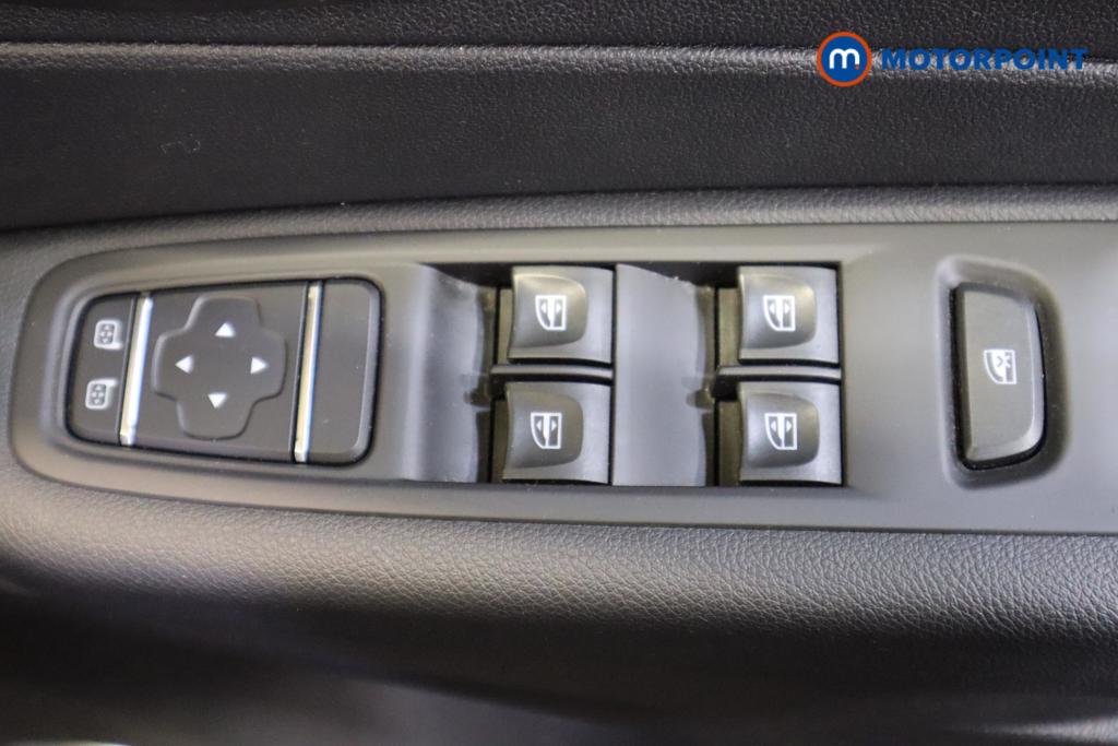 Renault Captur Iconic Manual Diesel SUV - Stock Number (1487210) - 13th supplementary image