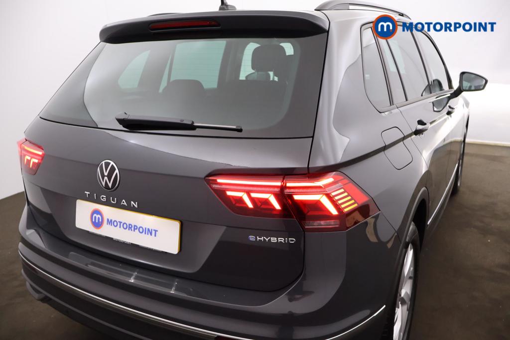 Volkswagen Tiguan Life Automatic Petrol Plug-In Hybrid SUV - Stock Number (1492128) - 18th supplementary image