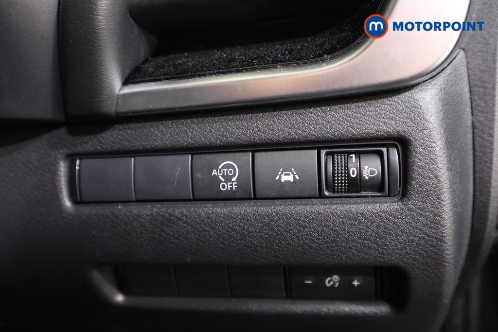 Nissan Qashqai N-Connecta Manual Petrol SUV - Stock Number (1489419) - 9th supplementary image