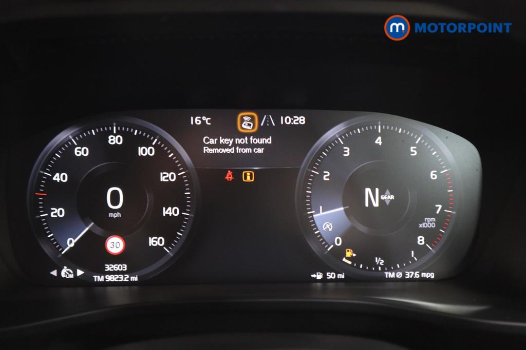 Volvo Xc40 Momentum Manual Petrol SUV - Stock Number (1492254) - 5th supplementary image