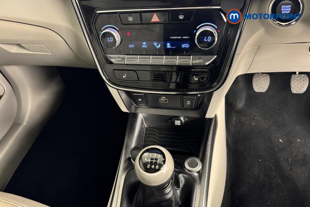 Ssangyong Tivoli Ultimate Manual Petrol SUV - Stock Number (1488134) - 11th supplementary image