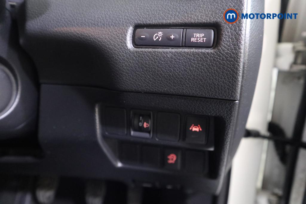 Nissan Qashqai N-Connecta Manual Petrol SUV - Stock Number (1497193) - 9th supplementary image