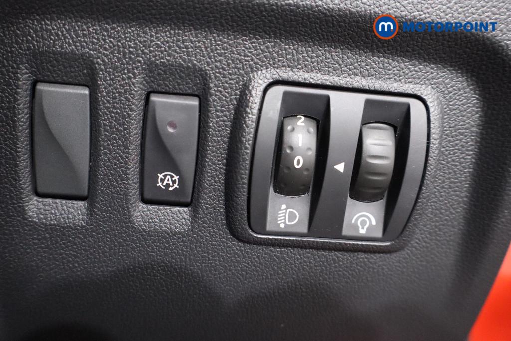 Renault Captur Signature X Nav Manual Petrol SUV - Stock Number (1487995) - 16th supplementary image