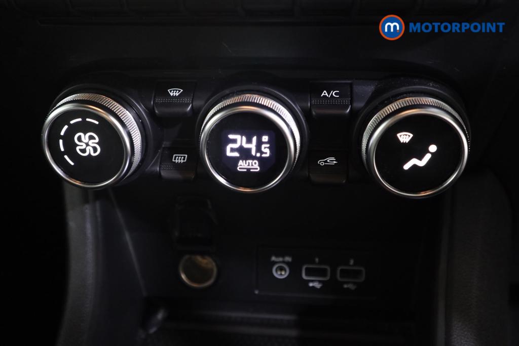 Renault Captur Iconic Manual Petrol SUV - Stock Number (1494748) - 7th supplementary image