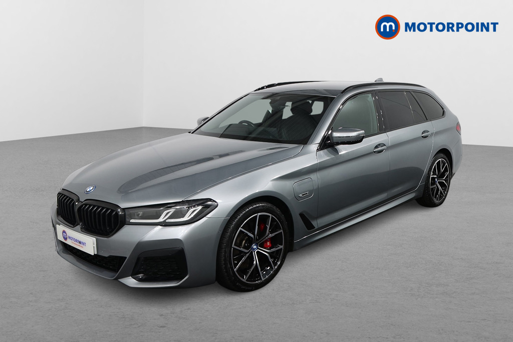 BMW 5 Series M Sport Automatic Petrol Plug-In Hybrid Estate - Stock Number (1498884) - Passenger side front corner