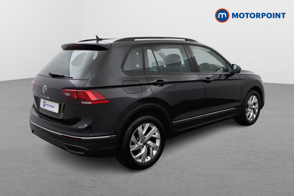 Volkswagen Tiguan Life Automatic Petrol SUV - Stock Number (1496918) - Drivers side rear corner