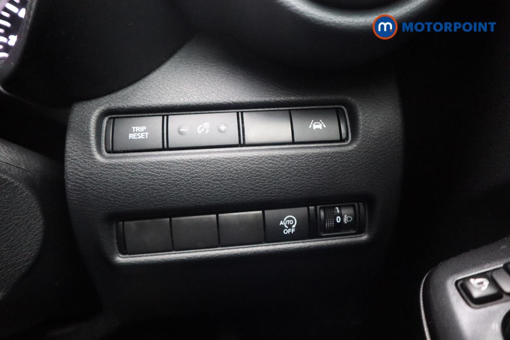 Nissan Juke N-Connecta Manual Petrol SUV - Stock Number (1498660) - 15th supplementary image