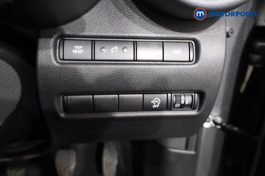 Nissan Juke N-Connecta Manual Petrol SUV - Stock Number (1502927) - 15th supplementary image