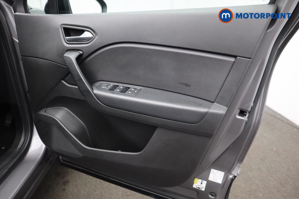 Renault Captur Iconic Manual Petrol SUV - Stock Number (1501481) - 17th supplementary image