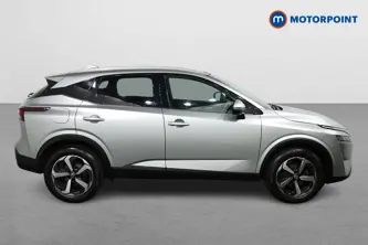 Nissan Qashqai N-Connecta Manual Petrol SUV - Stock Number (1502157) - Drivers side