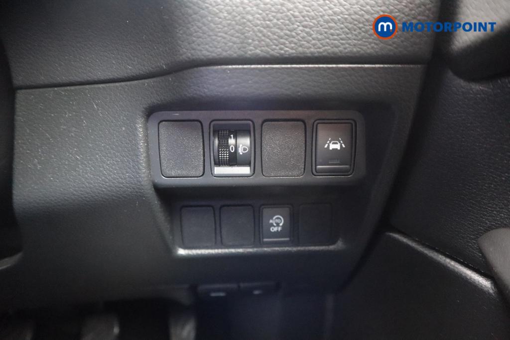 Nissan Qashqai N-Connecta Manual Diesel SUV - Stock Number (1489777) - 13th supplementary image