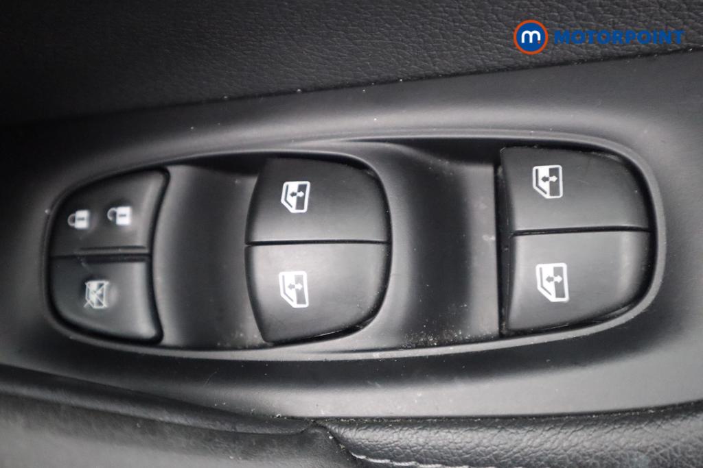 Nissan Qashqai N-Connecta Manual Petrol SUV - Stock Number (1497831) - 19th supplementary image