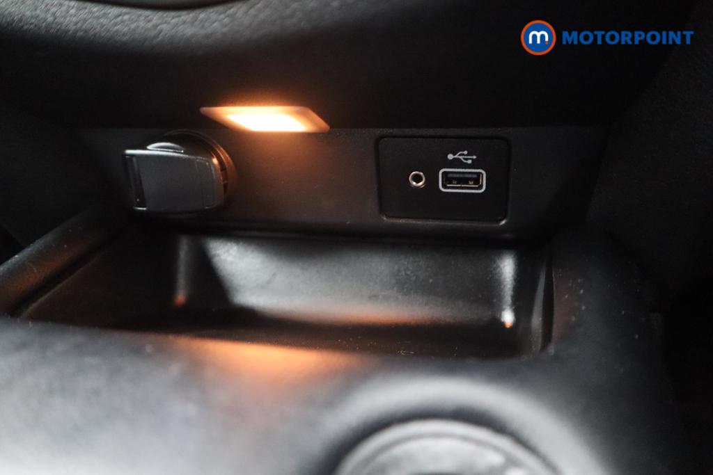 Nissan Juke N-Connecta Manual Petrol SUV - Stock Number (1502462) - 10th supplementary image