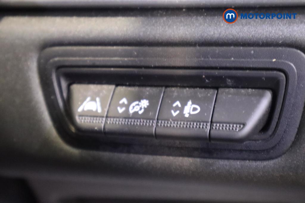 Renault Captur Iconic Manual Petrol SUV - Stock Number (1499447) - 8th supplementary image