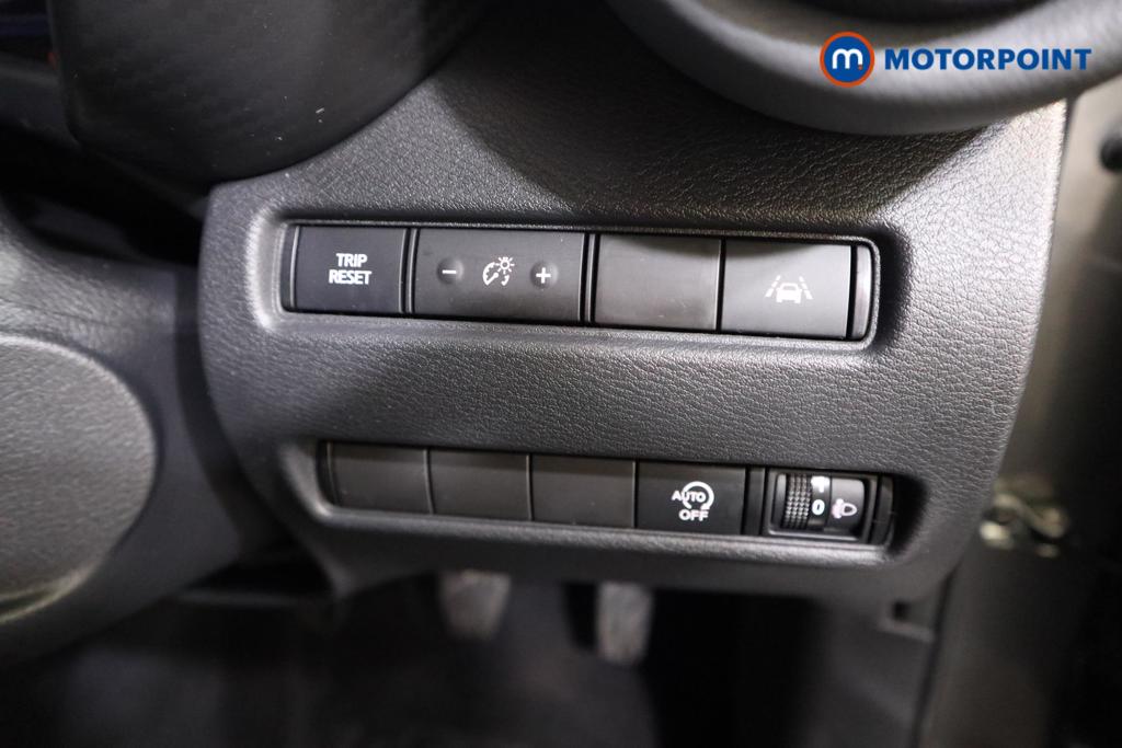 Nissan Juke N-Connecta Manual Petrol SUV - Stock Number (1486907) - 9th supplementary image