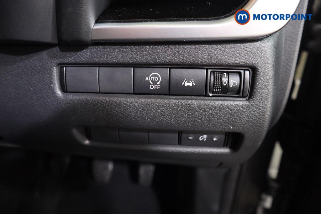 Nissan Qashqai N-Connecta Manual Petrol SUV - Stock Number (1505475) - 9th supplementary image