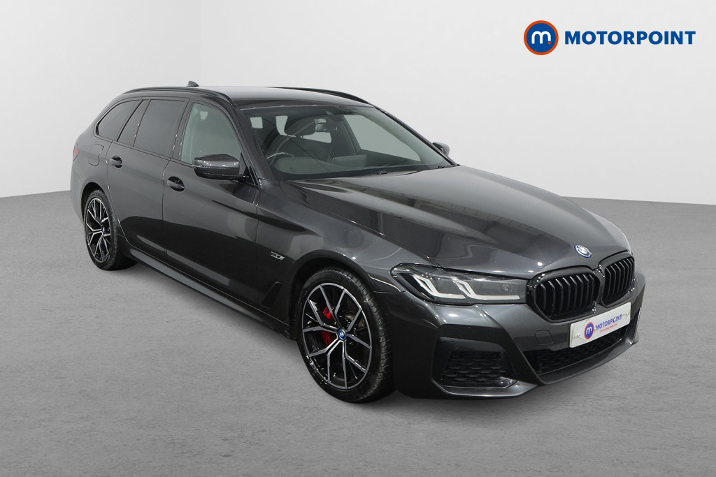 BMW 5 Series M Sport Automatic Petrol Plug-In Hybrid Estate - Stock Number (1499062) - Drivers side front corner