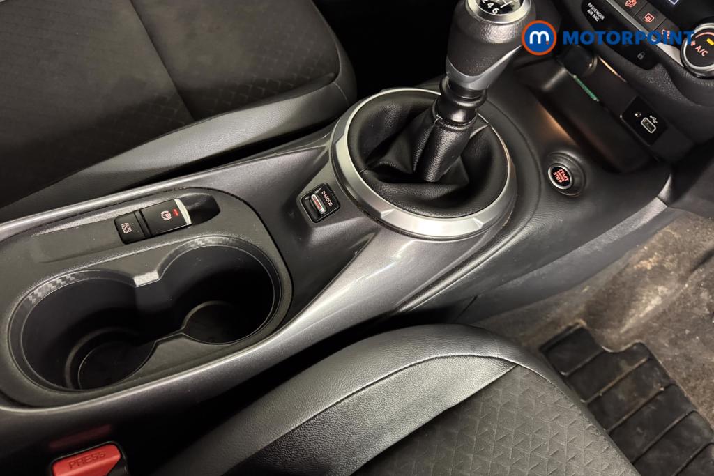 Nissan Juke N-Connecta Manual Petrol SUV - Stock Number (1502945) - 9th supplementary image