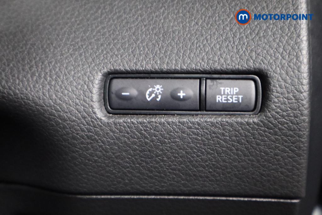 Nissan Qashqai N-Connecta Manual Petrol SUV - Stock Number (1504117) - 22nd supplementary image