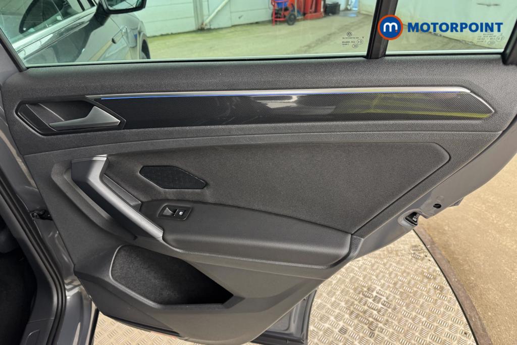 Volkswagen Tiguan Elegance Automatic Petrol SUV - Stock Number (1504926) - 14th supplementary image