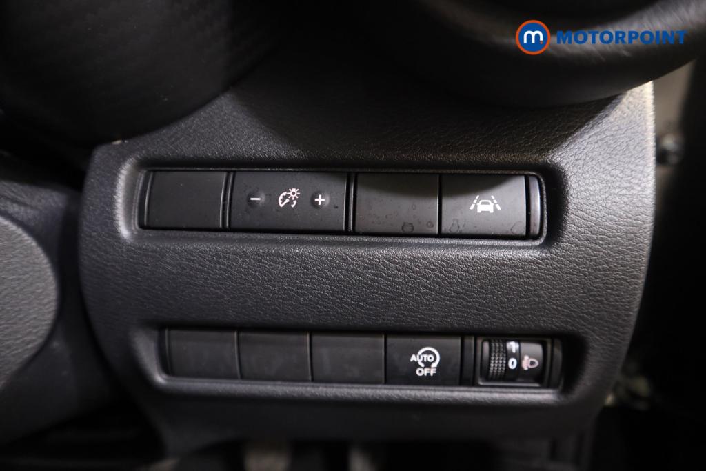 Nissan Juke N-Connecta Manual Petrol SUV - Stock Number (1510016) - 9th supplementary image