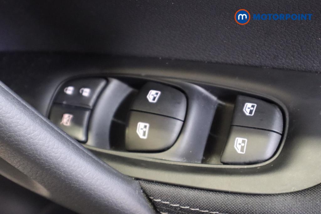 Nissan Qashqai N-Connecta Manual Petrol SUV - Stock Number (1511046) - 7th supplementary image