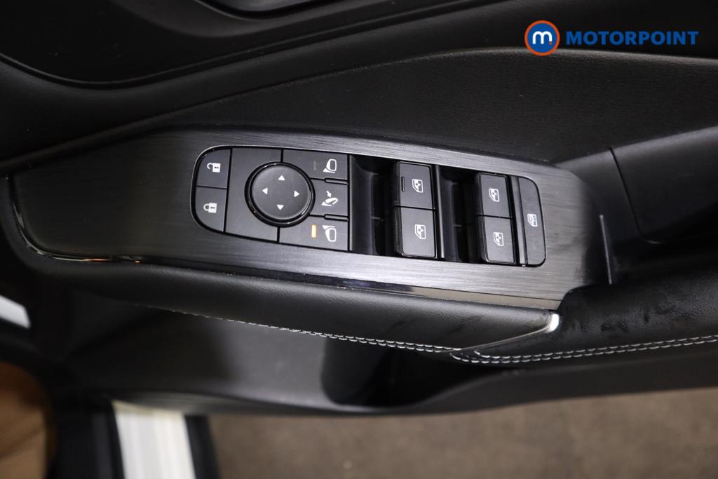 Nissan Qashqai N-Connecta Manual Petrol SUV - Stock Number (1512224) - 9th supplementary image