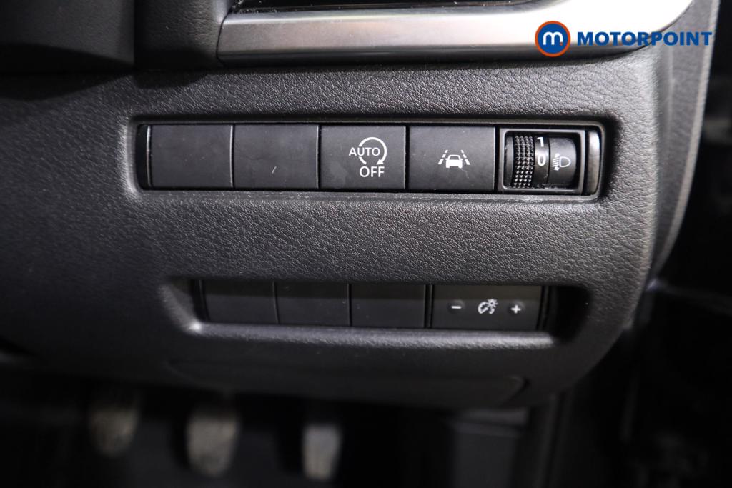 Nissan Qashqai N-Connecta Manual Petrol SUV - Stock Number (1511688) - 9th supplementary image