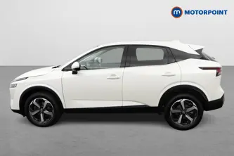 Nissan Qashqai N-Connecta Manual Petrol SUV - Stock Number (1516015) - Passenger side